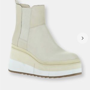 Naked Feet Guild Platform Chelsea Boots sz 8 khaki